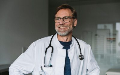 les médecins du travail peuvent à nouveau prescrire des arrêts de travail et réaliser des tests